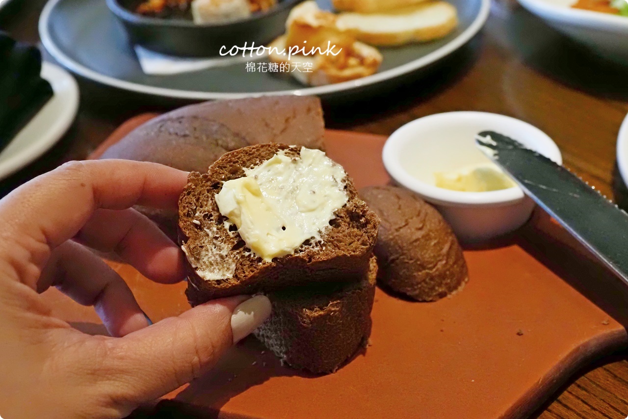台中牛排|傑克兄弟牛排館就在公益路!獨家黑麥麵包吃到飽.復古遊戲機免費玩