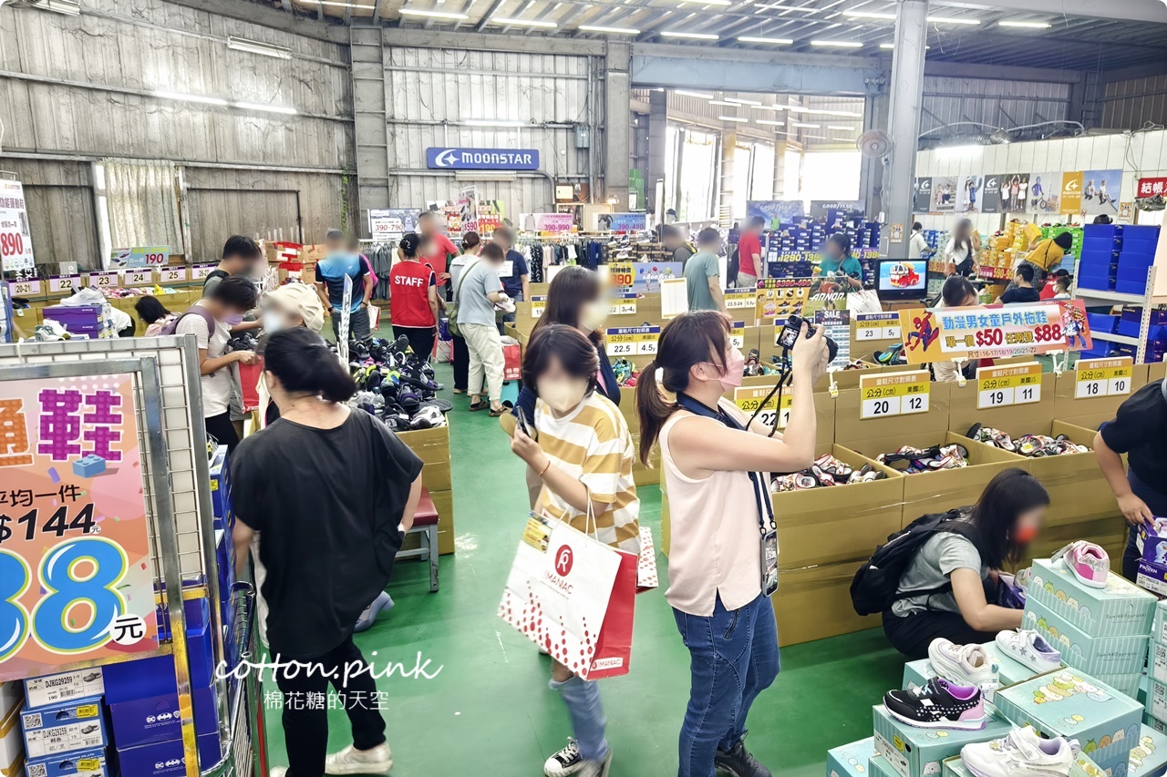 台中在地鞋廠母親節開倉特賣！買一送一外加早鳥優惠爆人潮