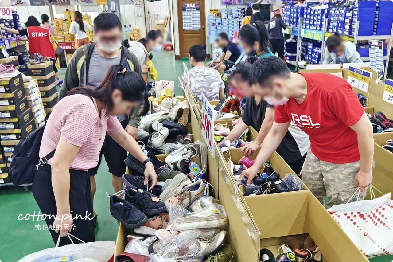台中在地鞋廠母親節開倉特賣！買一送一外加早鳥優惠爆人潮