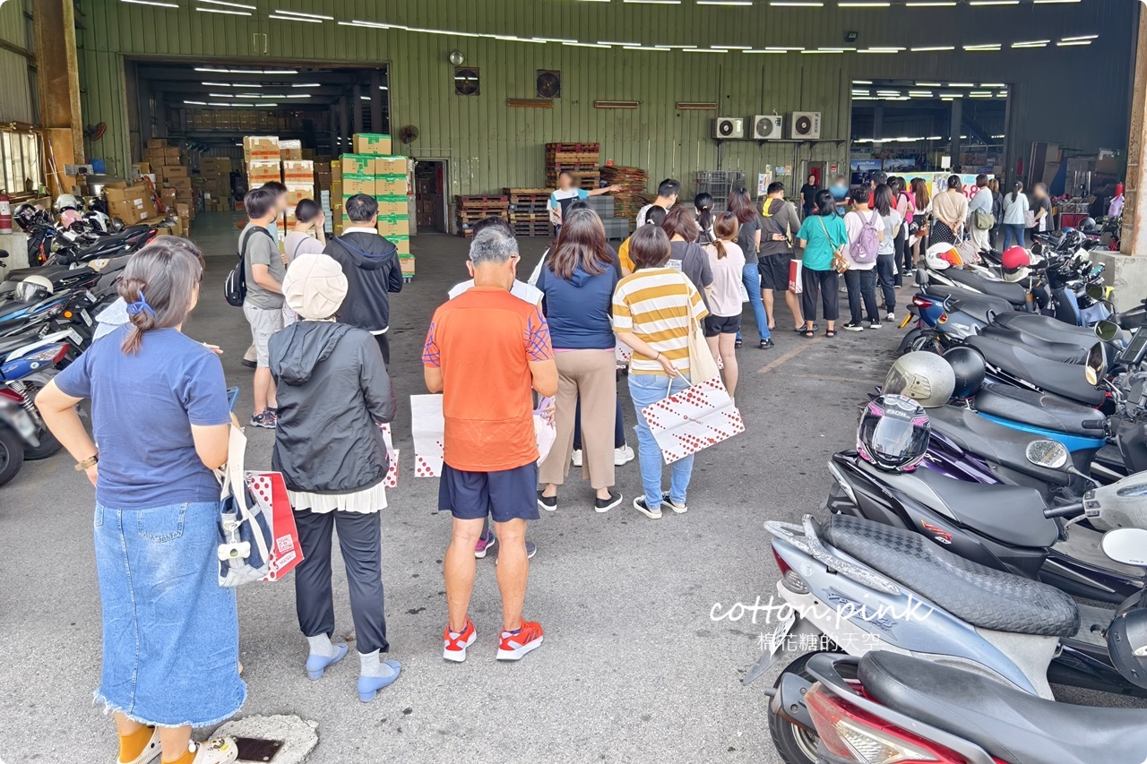 台中在地鞋廠母親節開倉特賣！買一送一外加早鳥優惠爆人潮