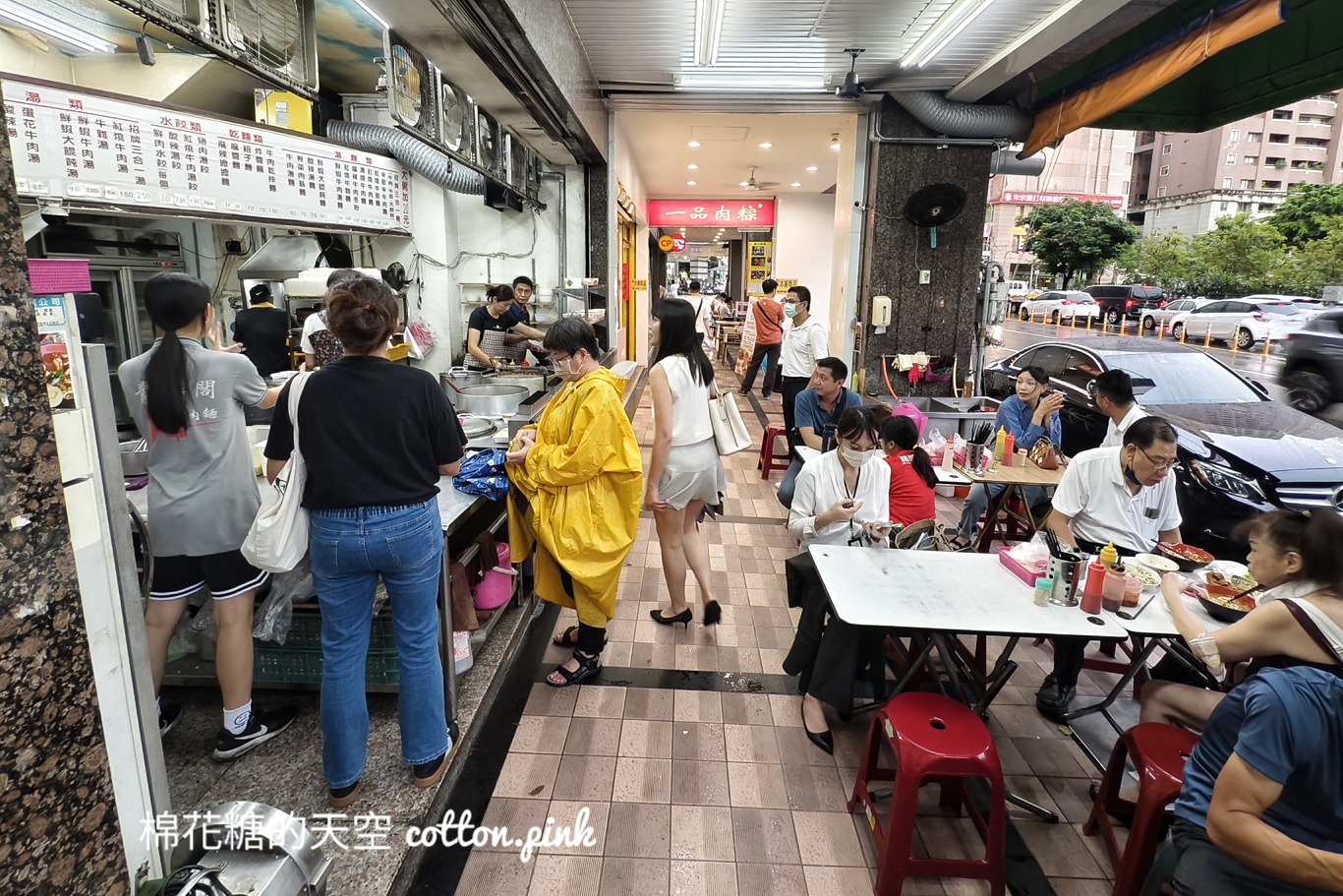 台中牛肉麵|龍華閣招牌三合一內含超大餛飩！結果水餃也大到嚇人
