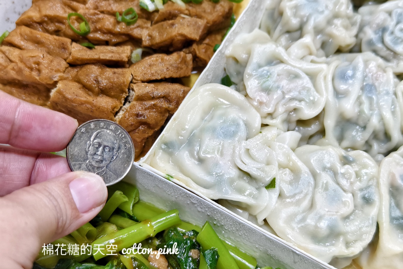 台中牛肉麵|龍華閣招牌三合一內含超大餛飩！結果水餃也大到嚇人