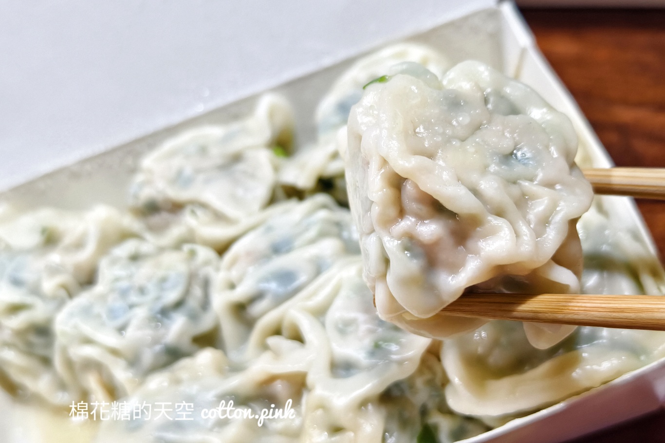 台中牛肉麵|龍華閣招牌三合一內含超大餛飩！結果水餃也大到嚇人
