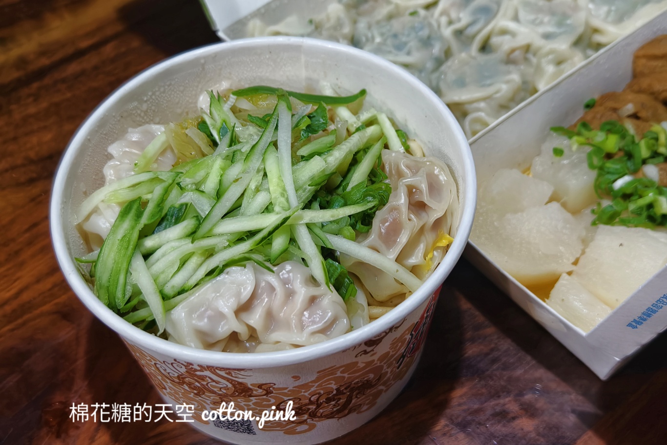 台中牛肉麵|龍華閣招牌三合一內含超大餛飩！結果水餃也大到嚇人