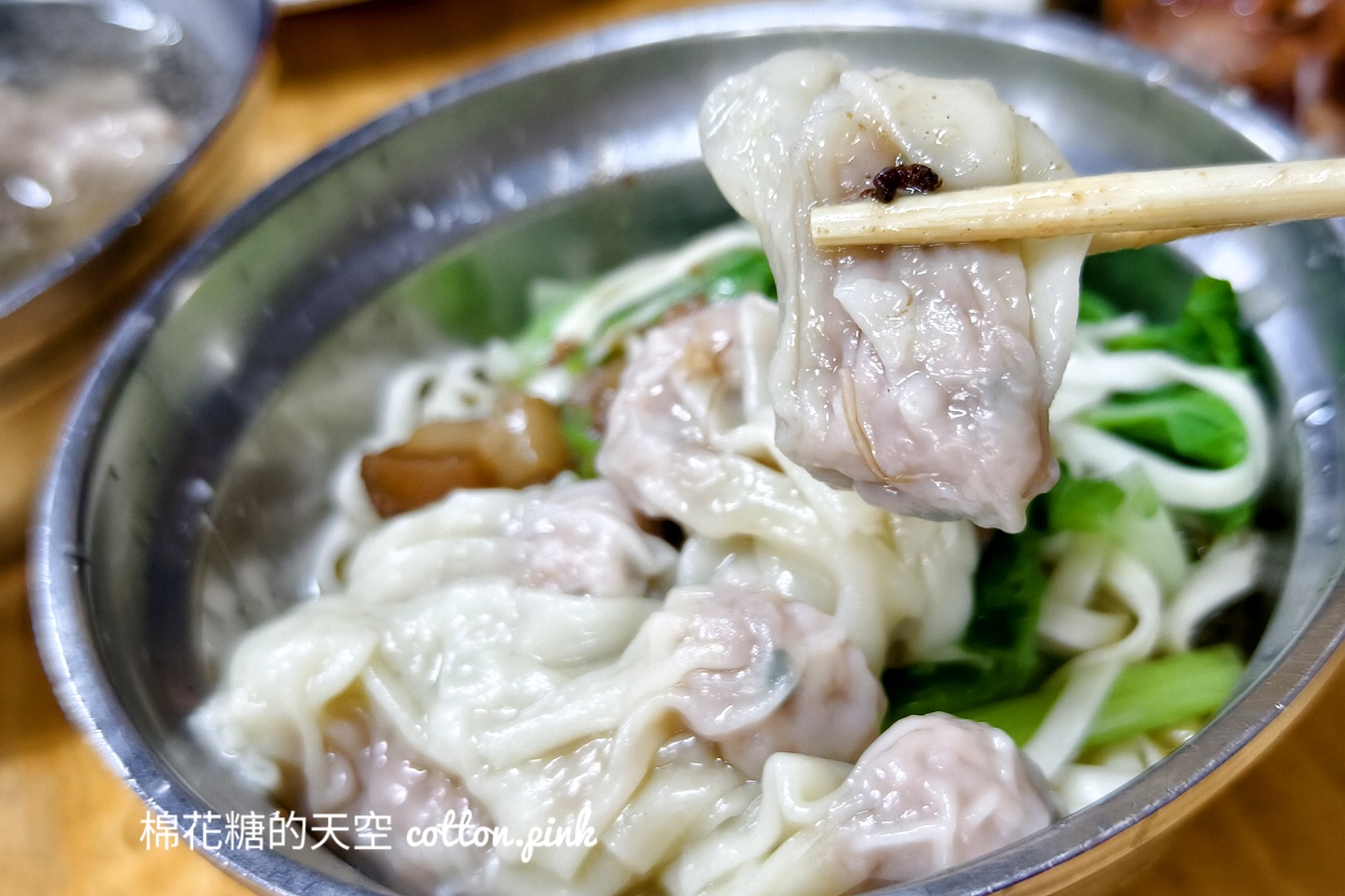 台中宵夜麵攤-松竹麵攤開到凌晨一點，滷味、豬肚湯都推推