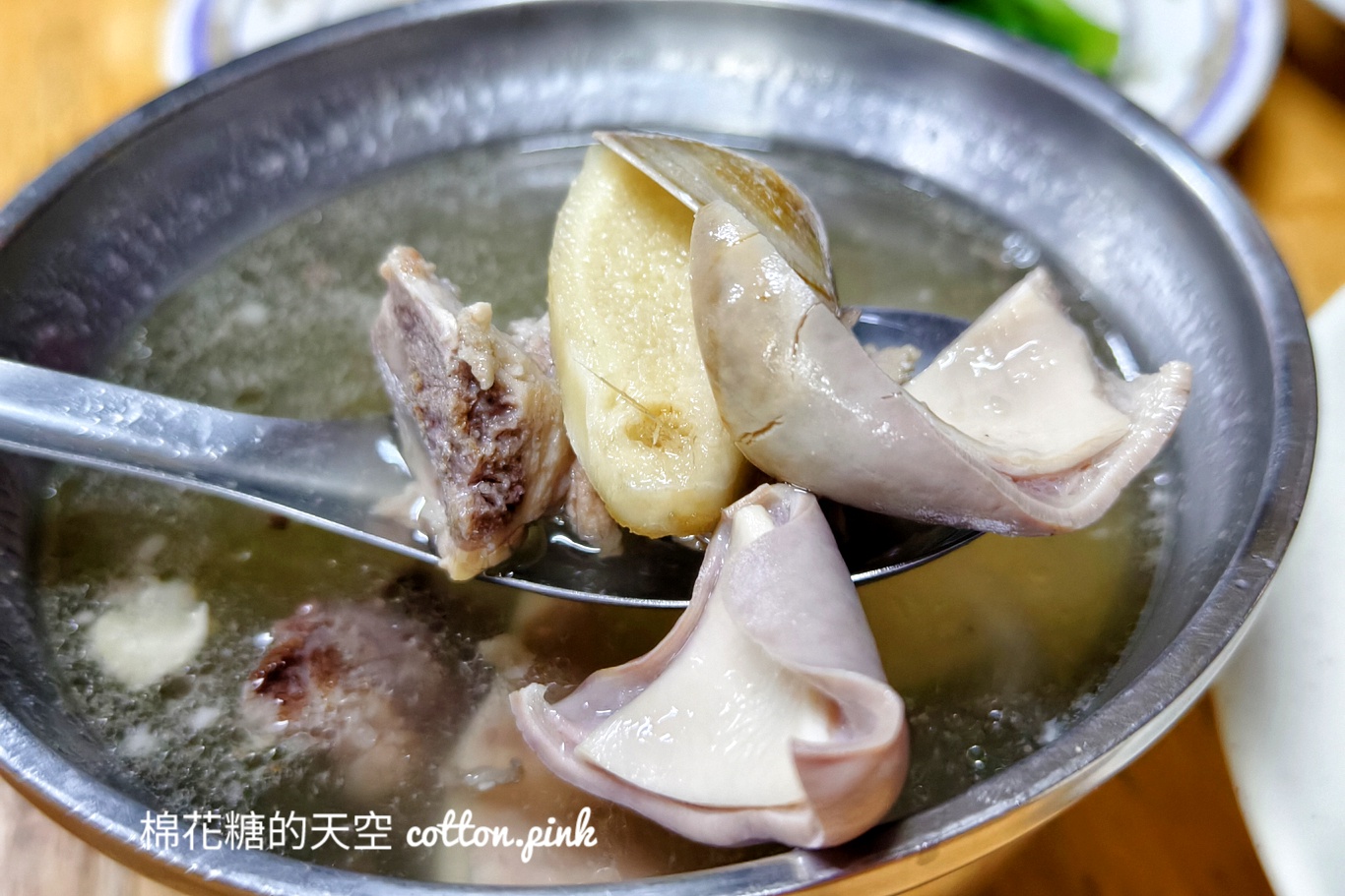 台中宵夜麵攤-松竹麵攤開到凌晨一點，滷味、豬肚湯都推推