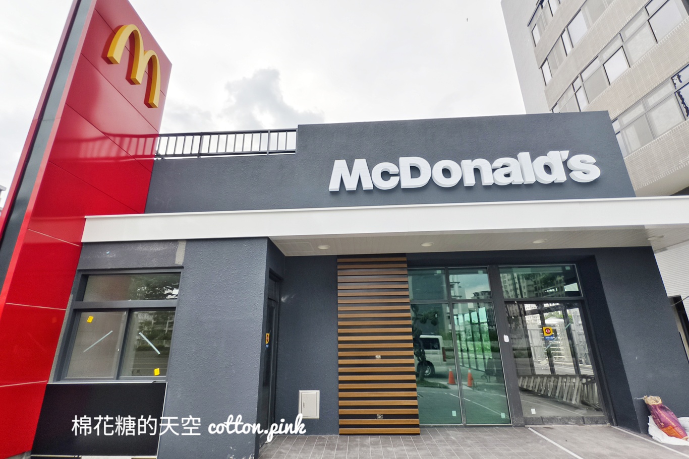 逢甲麥當勞移到這裡來！外觀幾乎落成～期待開幕日期公布