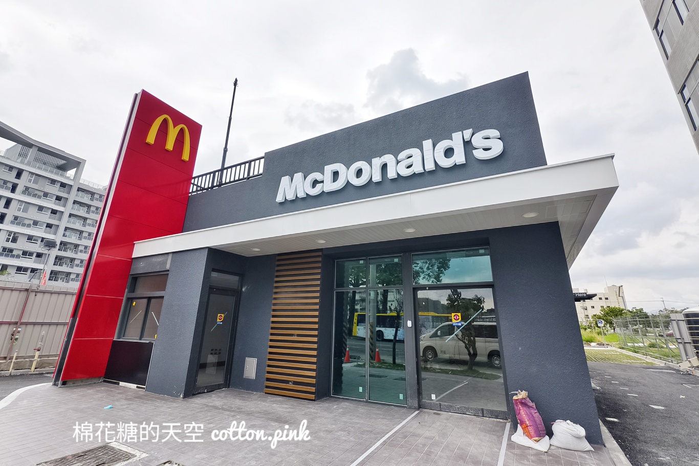 逢甲麥當勞移到這裡來！外觀幾乎落成～期待開幕日期公布