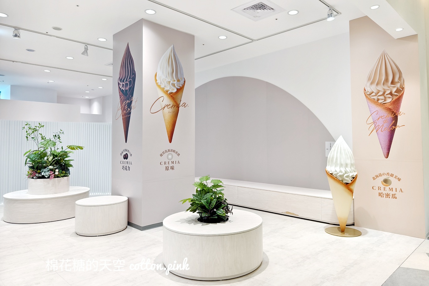 北海道冰淇淋之神台中LaLaport店換到這裡來~內用區更大了!
