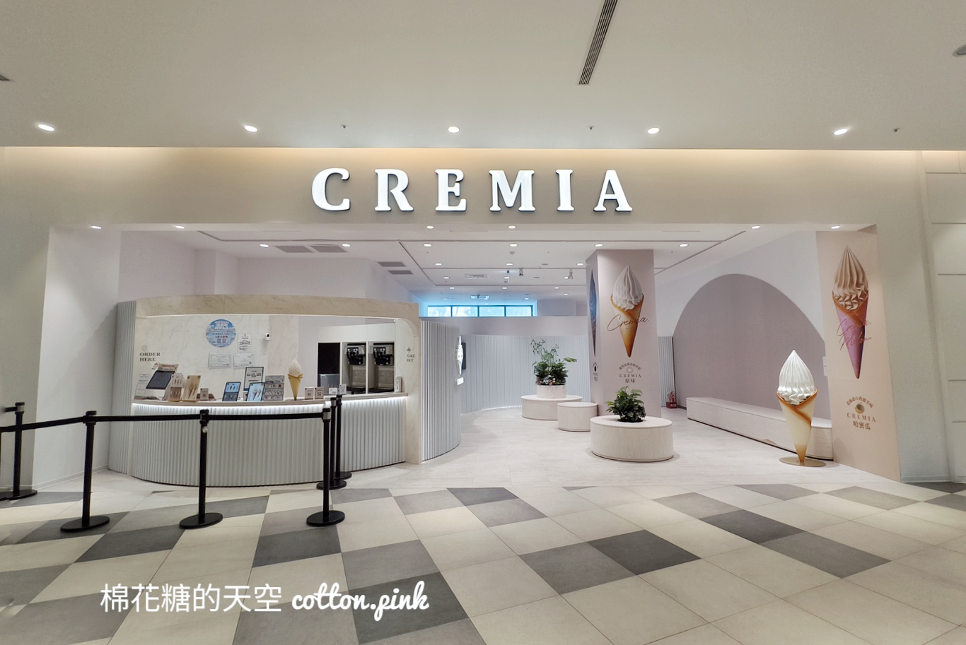 北海道冰淇淋之神台中LaLaport店換到這裡來~內用區更大了!