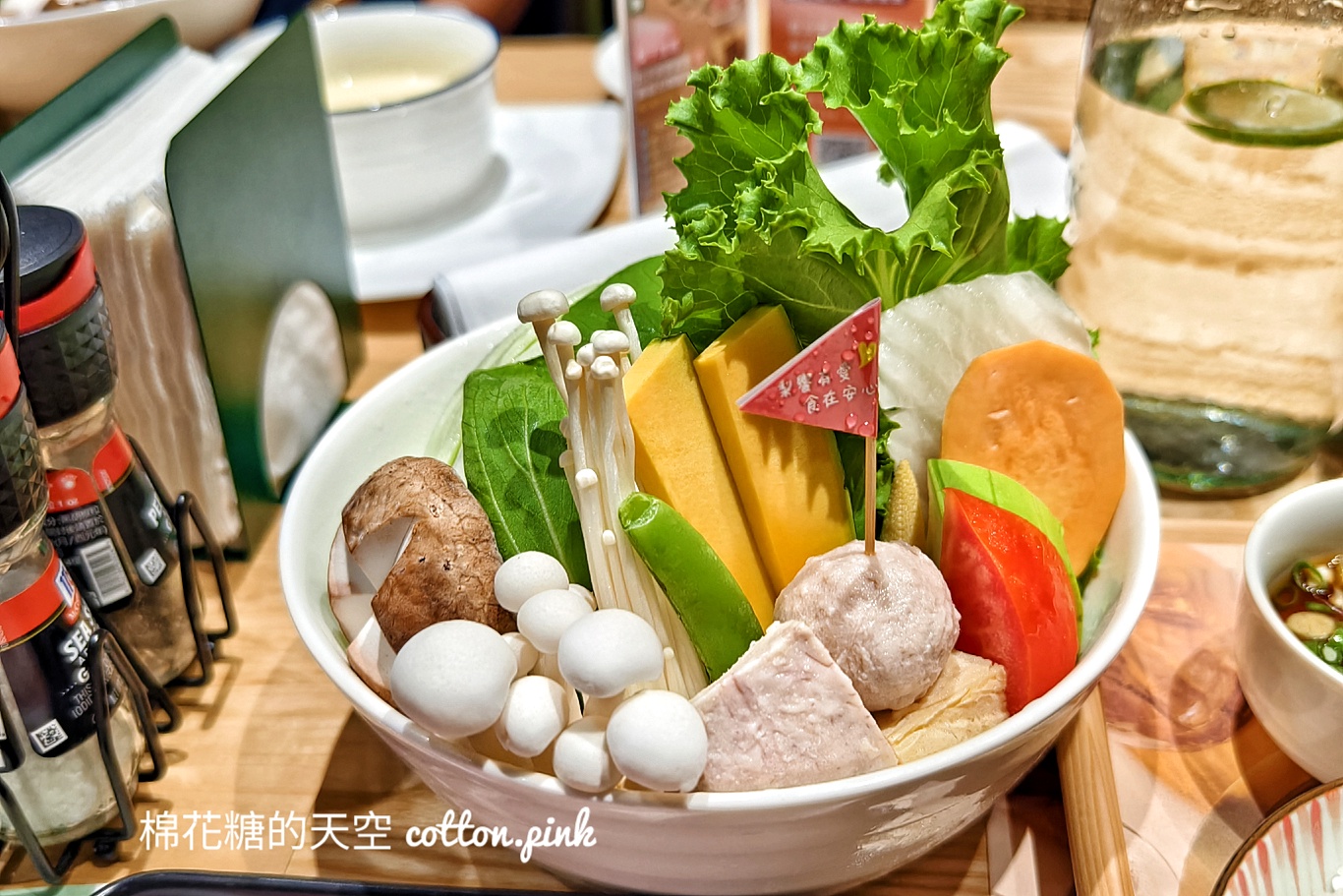 台中東海大學最新亮點!梨子咖啡新分店開幕~晚上亮燈更美