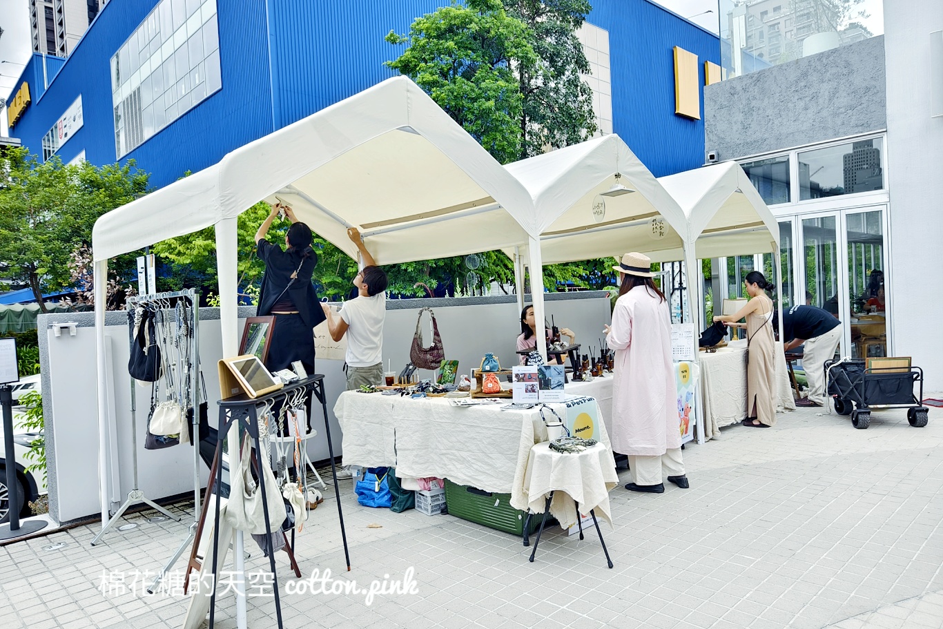 超巨絨毛狗狗療癒度爆表！這週末還有寵物市集～就在IKEA旁邊