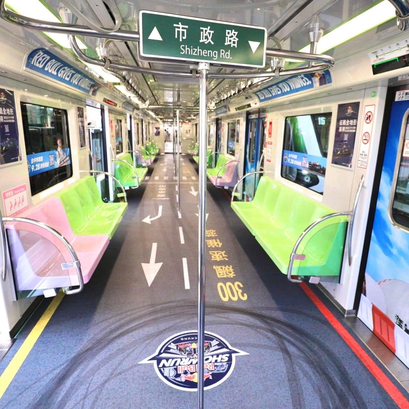 全台首度一級方程式賽車展演在台中!買不到票這裡還有轉播～