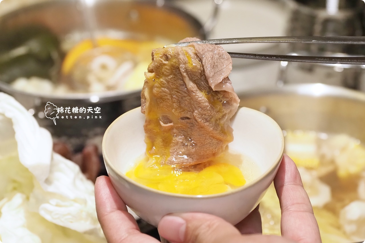 台中和牛火鍋推薦-初美涮涮鍋海鮮活跳跳,現打蘋果手搖飲.人氣甜點~完美