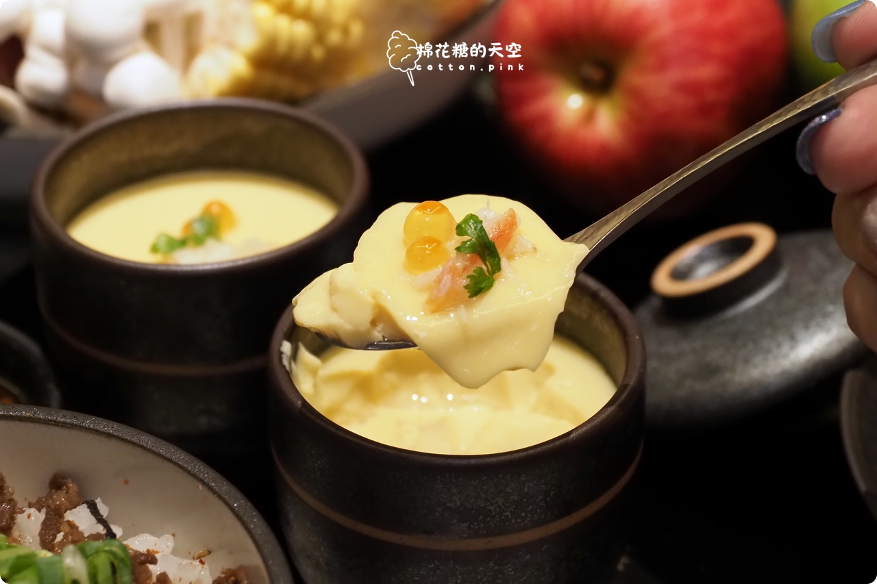 台中和牛火鍋推薦-初美涮涮鍋海鮮活跳跳,現打蘋果手搖飲.人氣甜點~完美