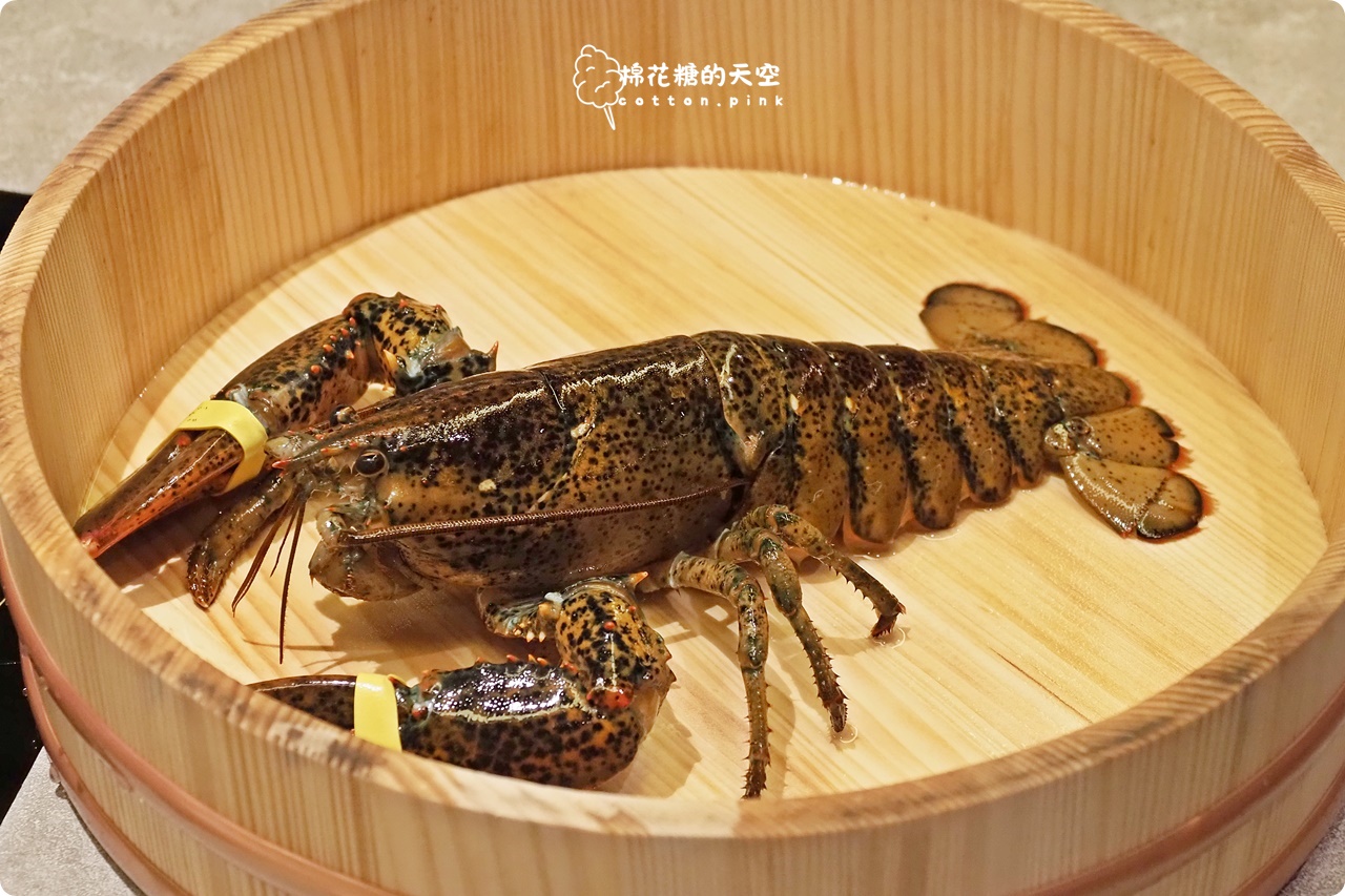 台中和牛火鍋推薦-初美涮涮鍋海鮮活跳跳,現打蘋果手搖飲.人氣甜點~完美