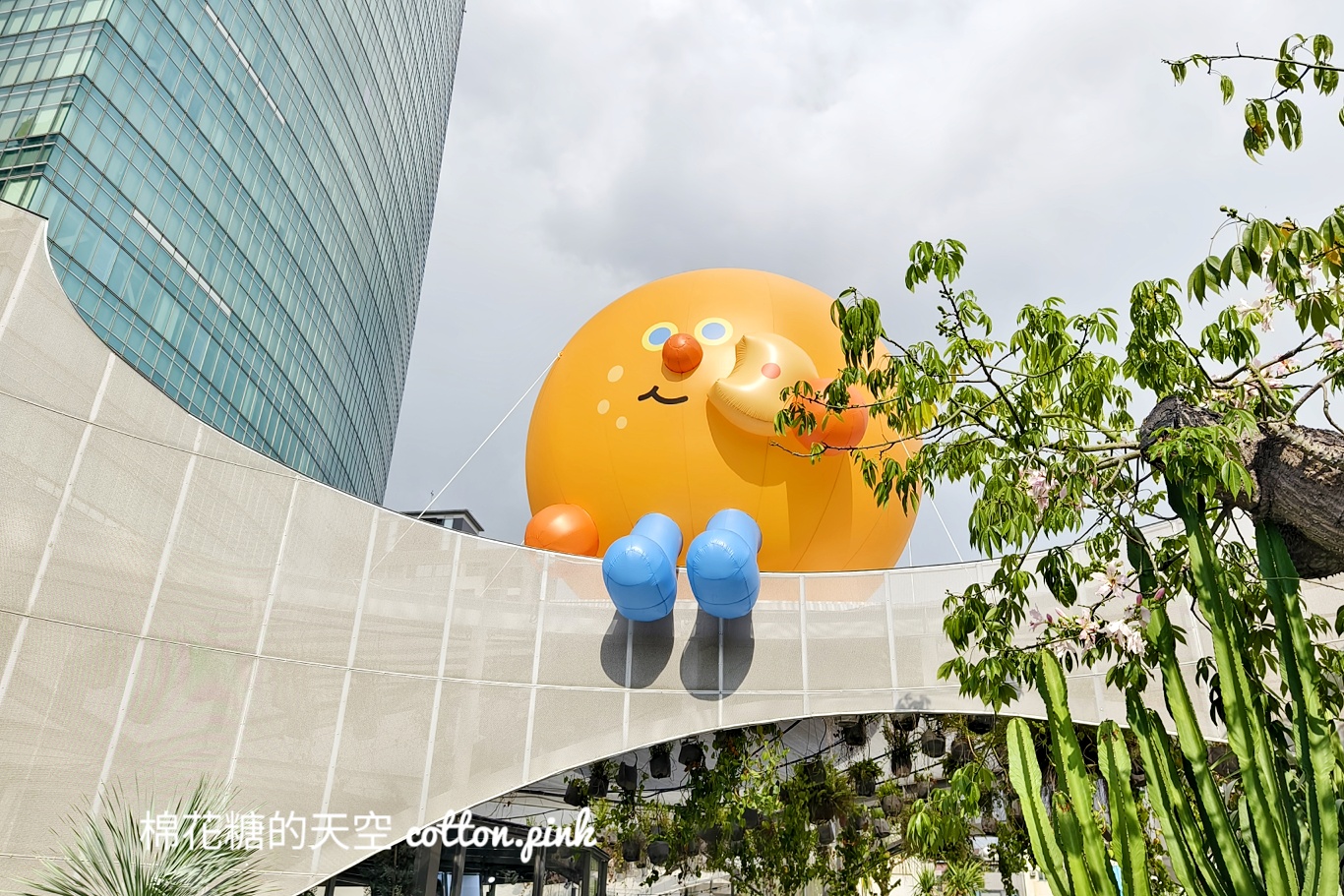 今年中秋來這裡賞月！草悟廣場超大月亮正面超萌～原來是...