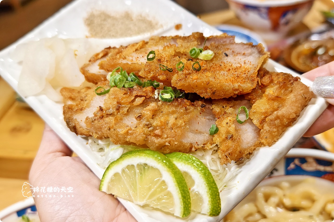 中友百貨旁小小麥烏龍麵專賣一中店日式氛圍滿滿!用餐區升級吃起來