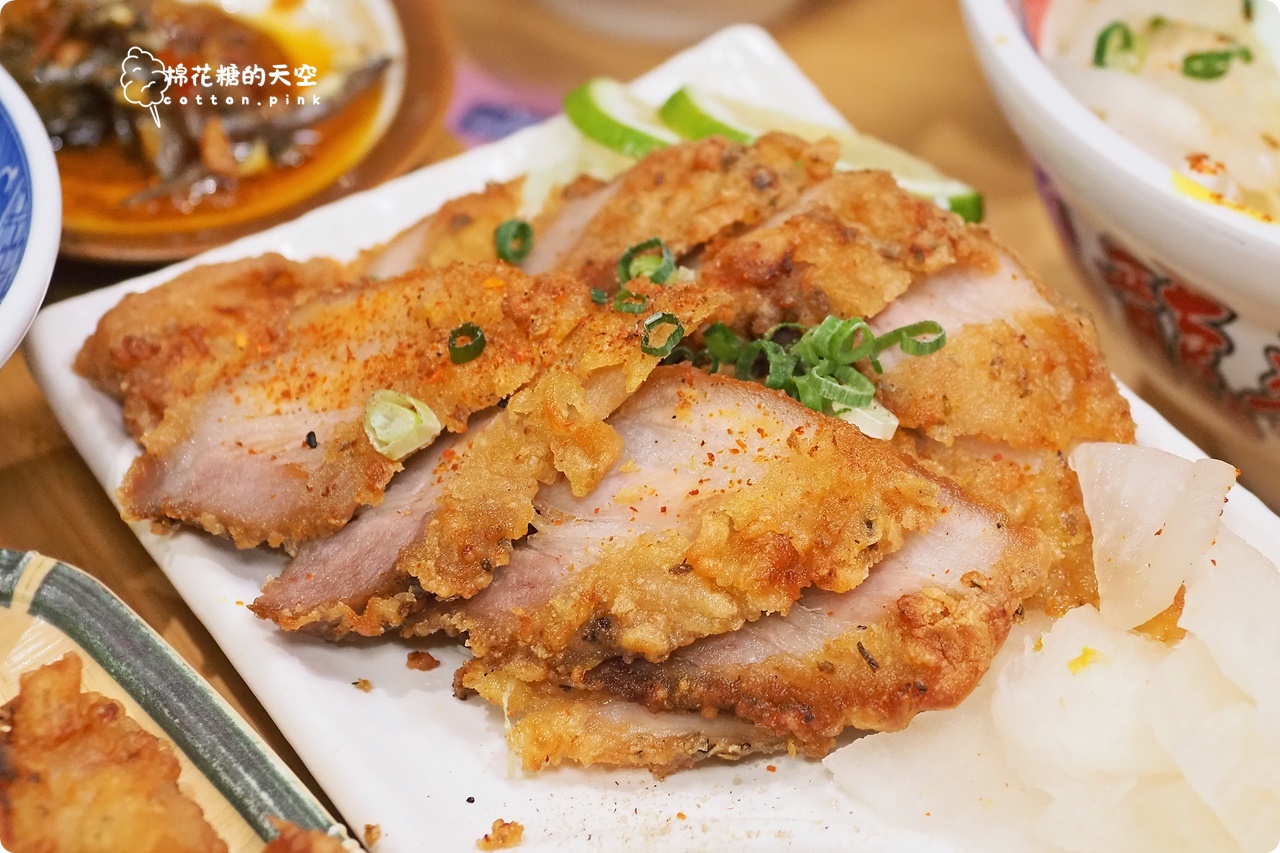 中友百貨旁小小麥烏龍麵專賣一中店日式氛圍滿滿!用餐區升級吃起來