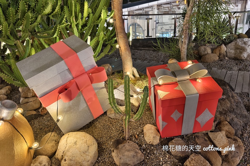 台中勤美聖誕村開村啦！太空風聖誕樹外加閃亮亮星光大道