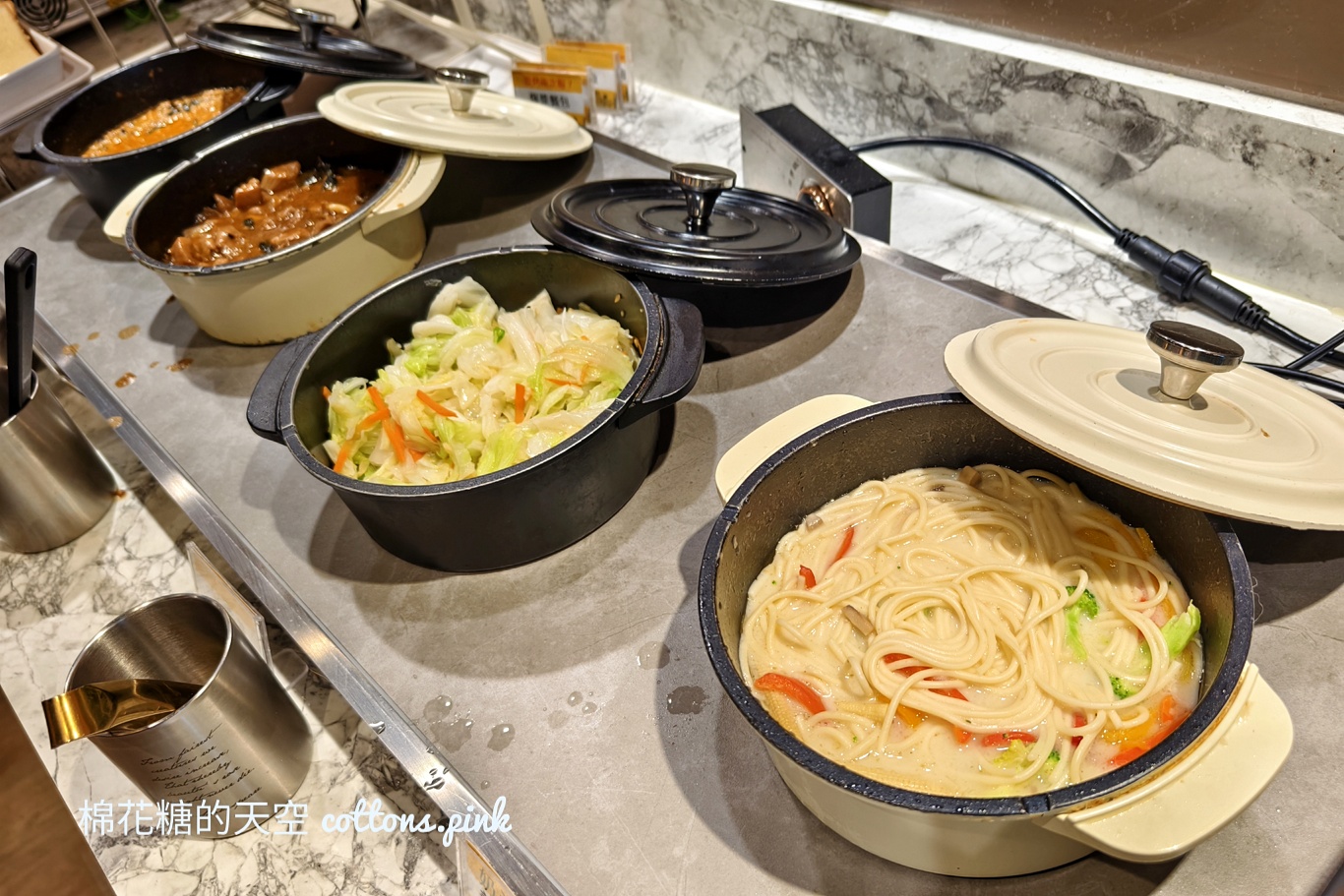 火鍋吃到飽.牛排自助吧~台中沙路光華時尚廣場還有UNIQLO.動力主義超好買