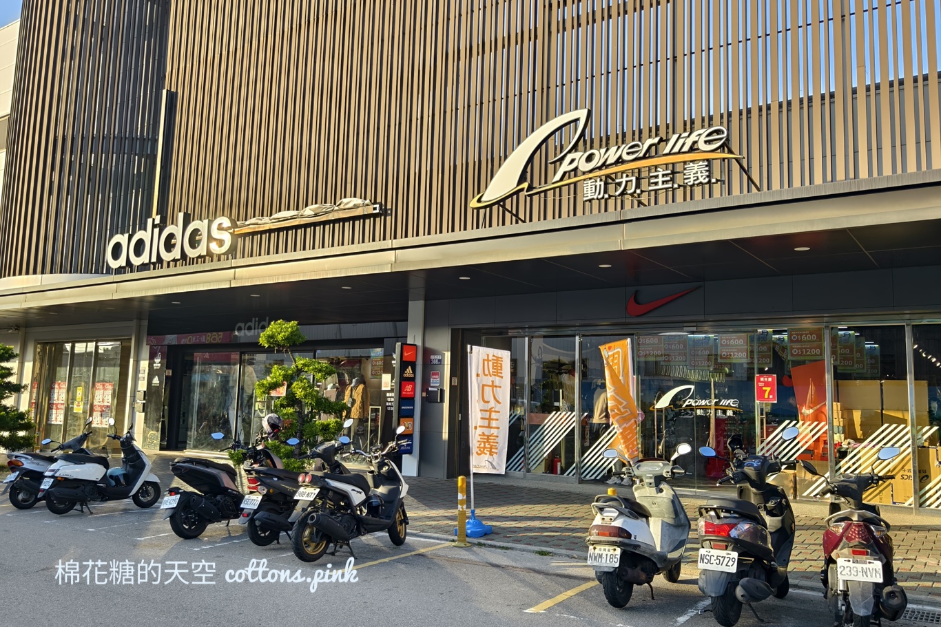 火鍋吃到飽.牛排自助吧~台中沙路光華時尚廣場還有UNIQLO.動力主義超好買
