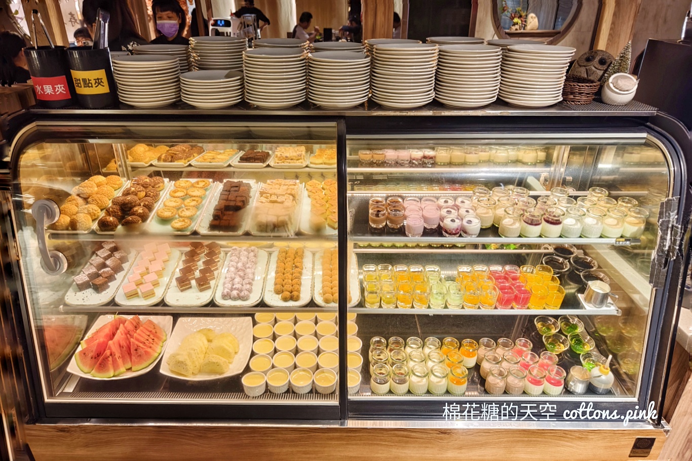 火鍋吃到飽.牛排自助吧~台中沙路光華時尚廣場還有UNIQLO.動力主義超好買
