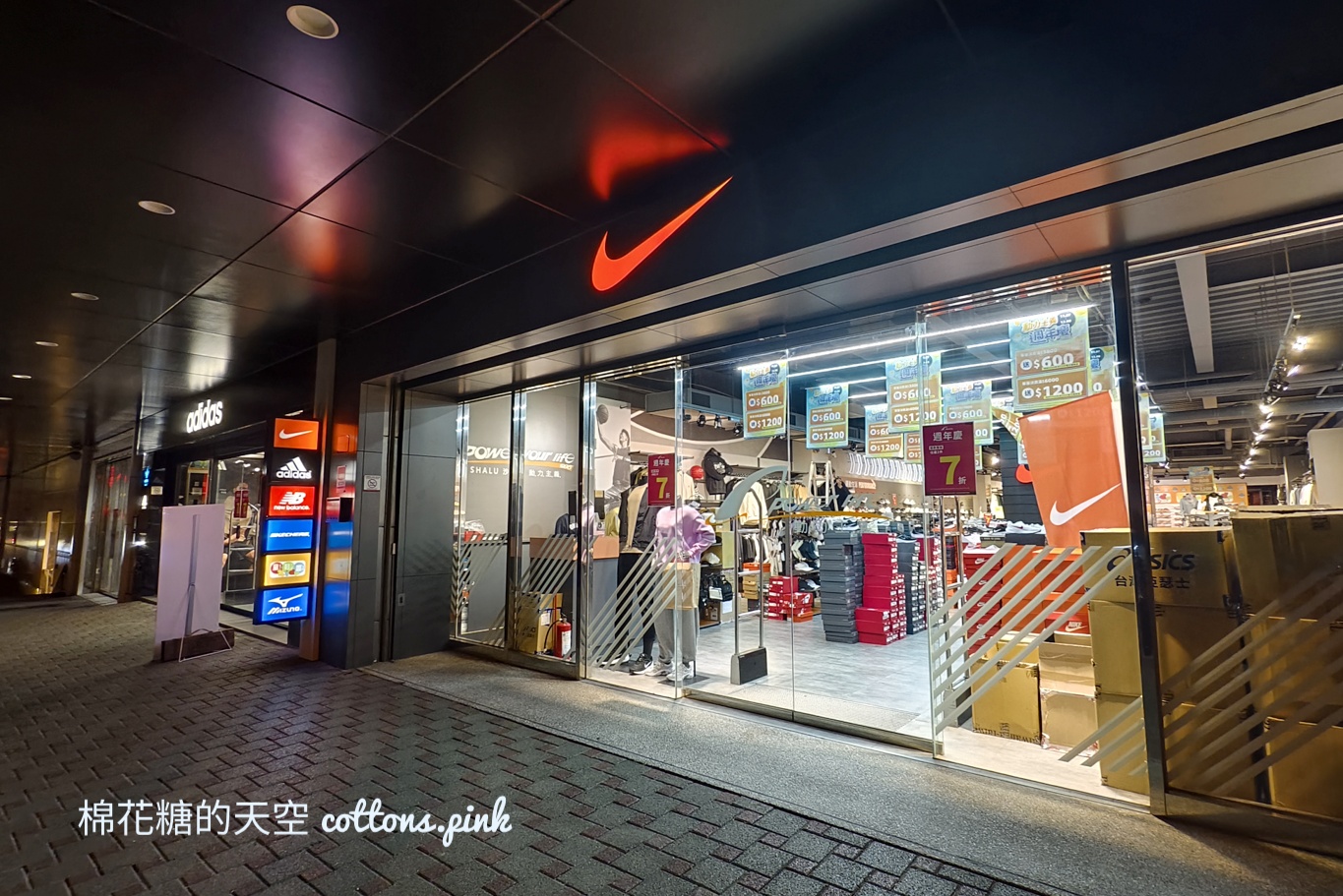 火鍋吃到飽.牛排自助吧~台中沙路光華時尚廣場還有UNIQLO.動力主義超好買