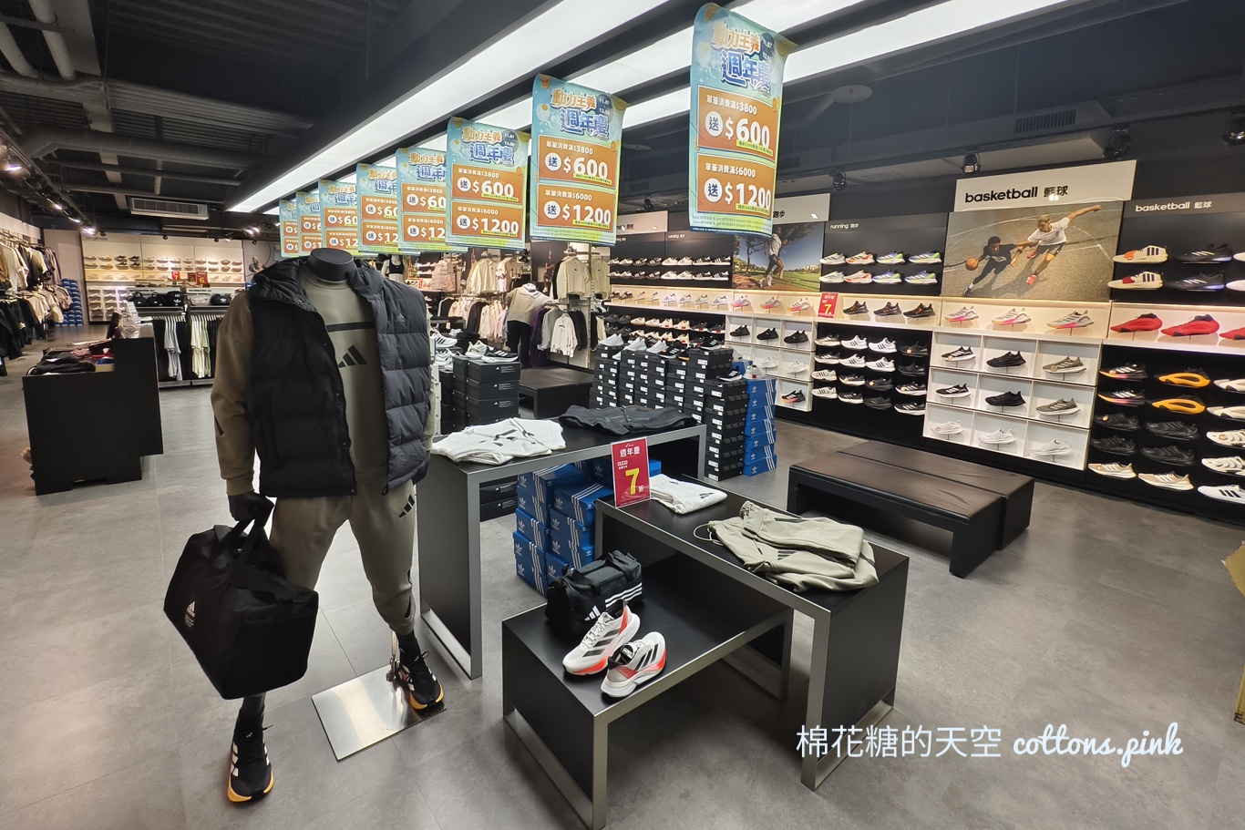 火鍋吃到飽.牛排自助吧~台中沙路光華時尚廣場還有UNIQLO.動力主義超好買