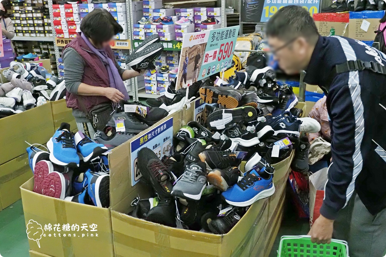 台中在地鞋廠開倉買一送一!開賣首日就爆人潮~童鞋.登山鞋都優惠