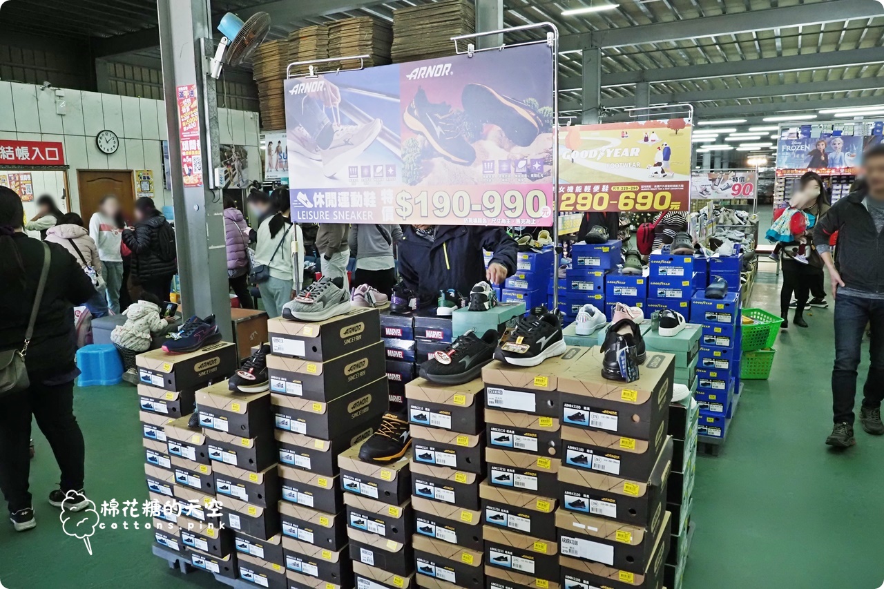 台中在地鞋廠開倉買一送一!開賣首日就爆人潮~童鞋.登山鞋都優惠