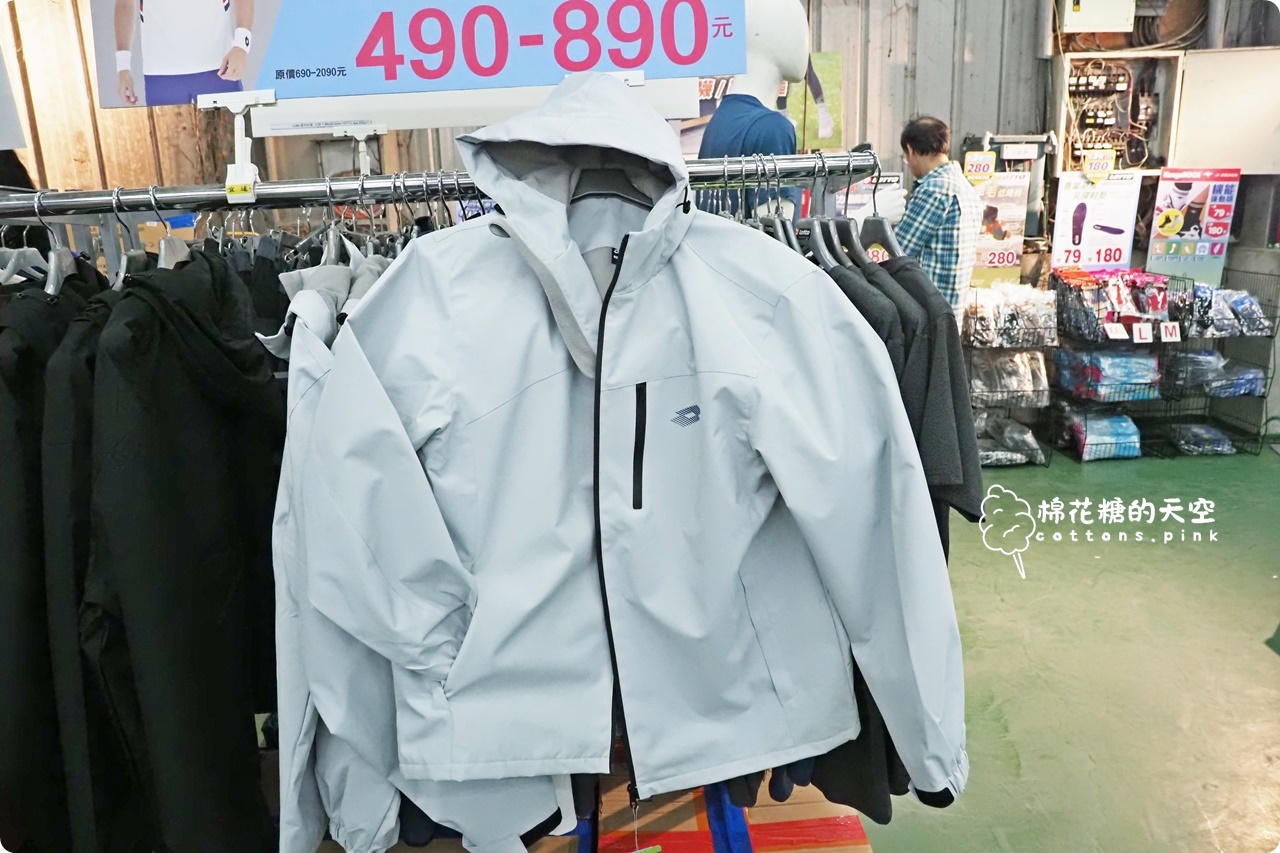 台中在地鞋廠開倉買一送一!開賣首日就爆人潮~童鞋.登山鞋都優惠