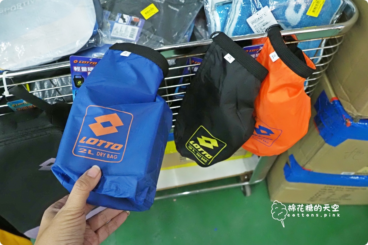 台中在地鞋廠開倉買一送一!開賣首日就爆人潮~童鞋.登山鞋都優惠