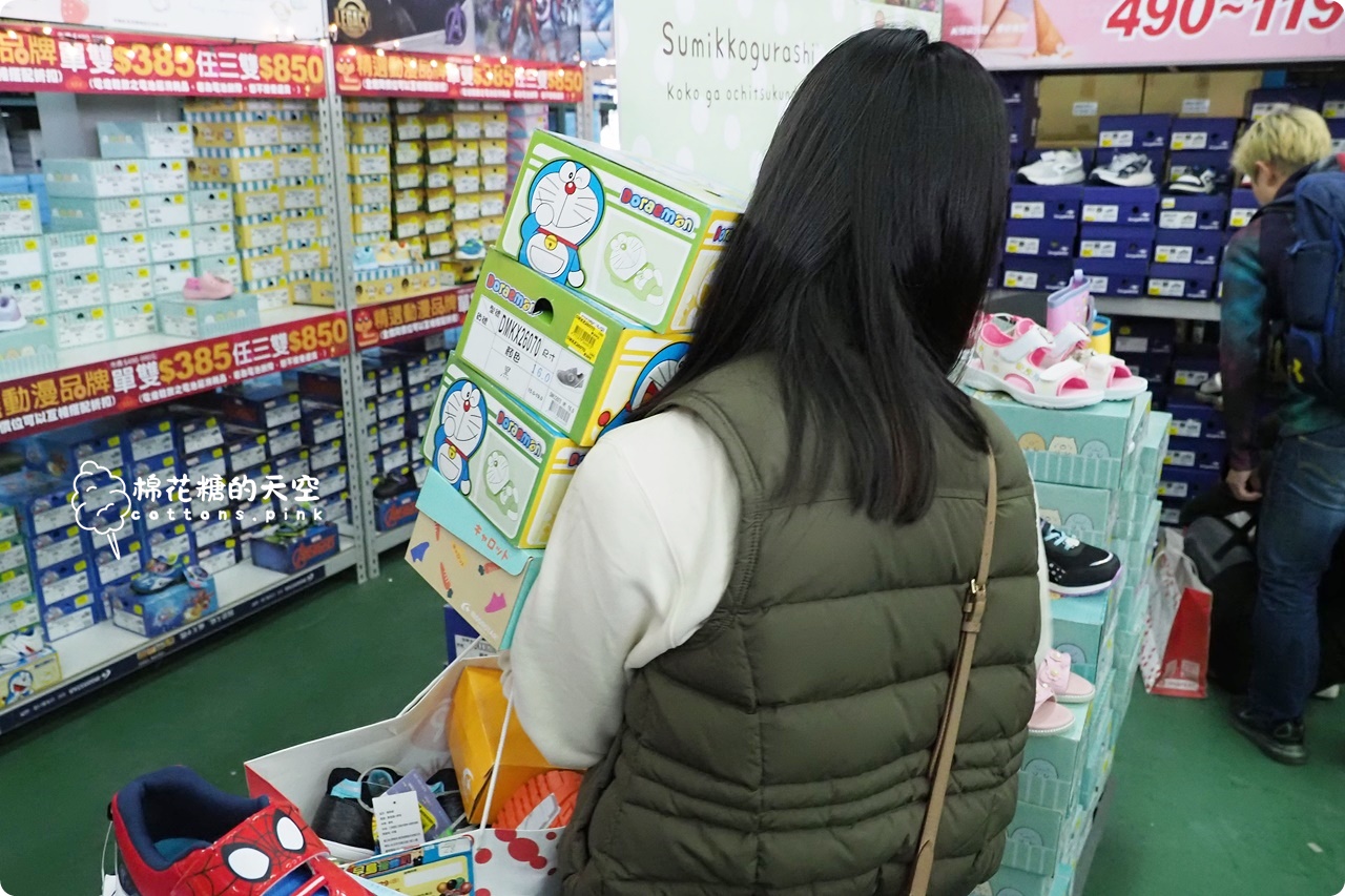 台中在地鞋廠開倉買一送一!開賣首日就爆人潮~童鞋.登山鞋都優惠