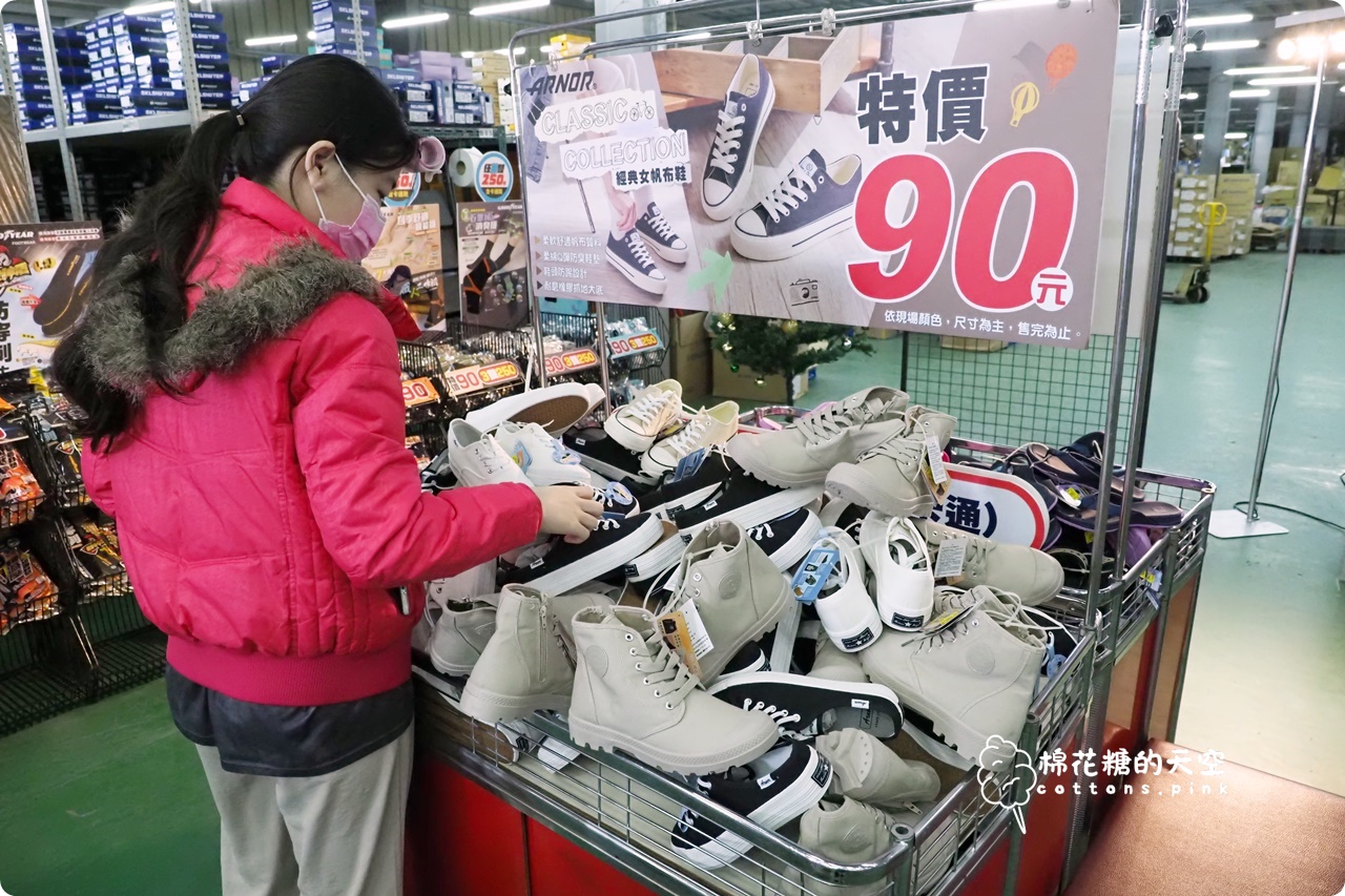 台中在地鞋廠開倉買一送一!開賣首日就爆人潮~童鞋.登山鞋都優惠