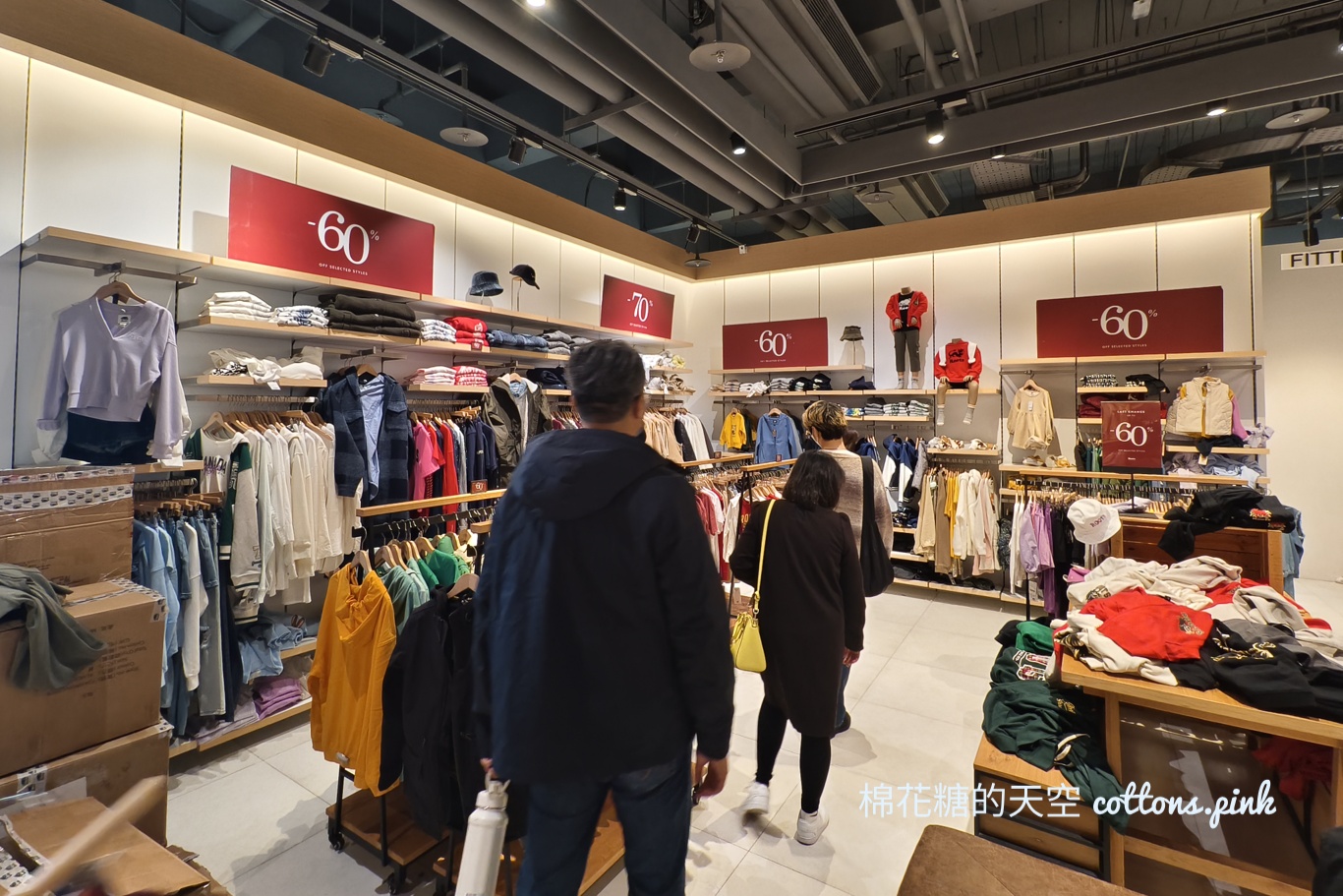 折扣多多~三井outlet ROOTS專櫃最低三折多件再折扣