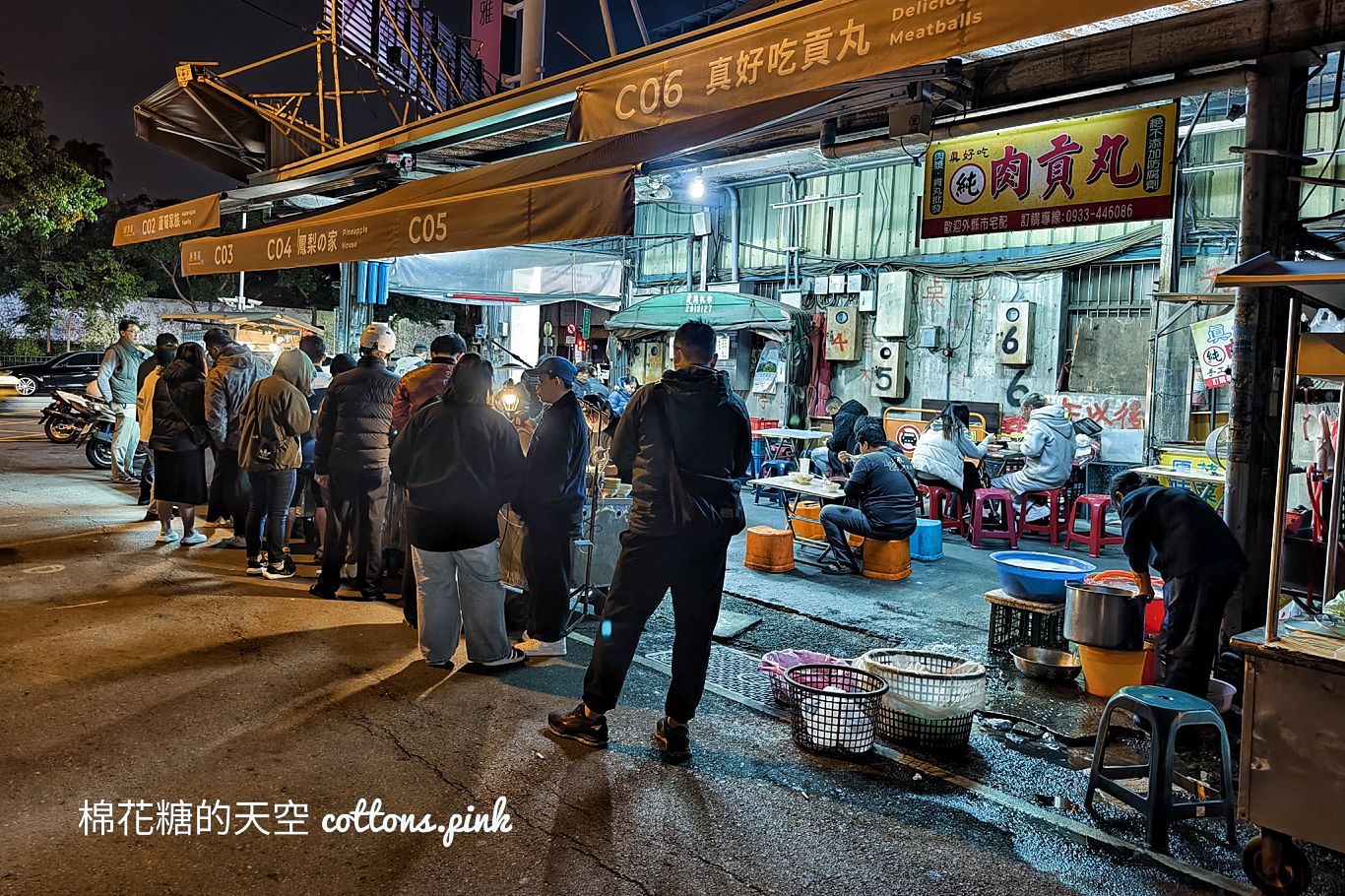 晚上九點才開門！烏龍路邊攤滷味、爌肉飯超人氣宵夜～