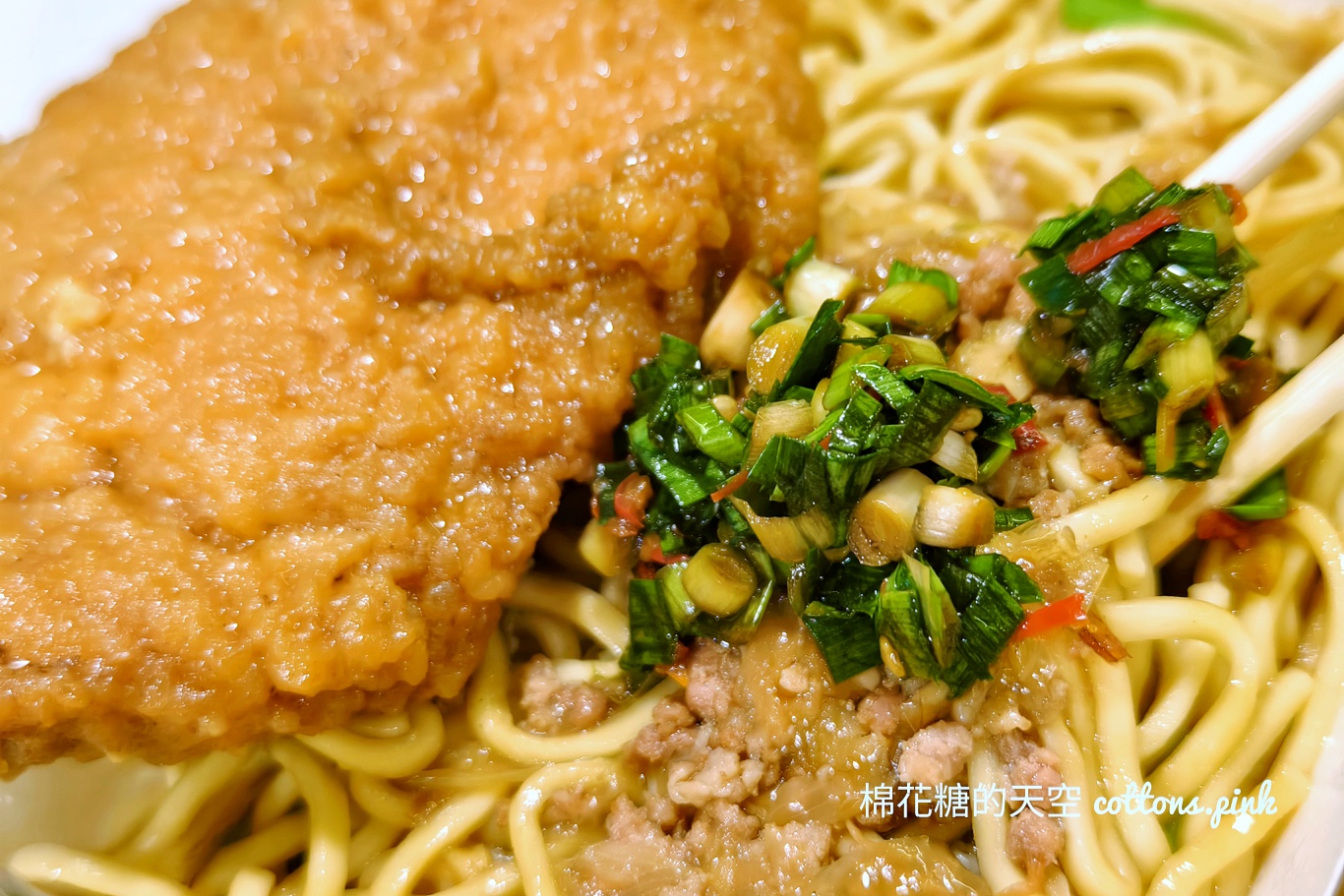 台中西屯路老店-金源興滷排骨炒麵份量足!韭菜辣椒才是重點啊~