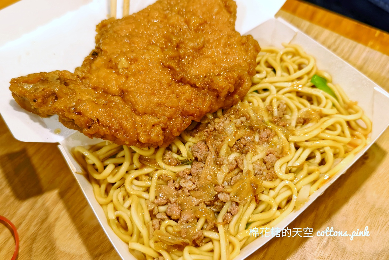台中西屯路老店-金源興滷排骨炒麵份量足!韭菜辣椒才是重點啊~