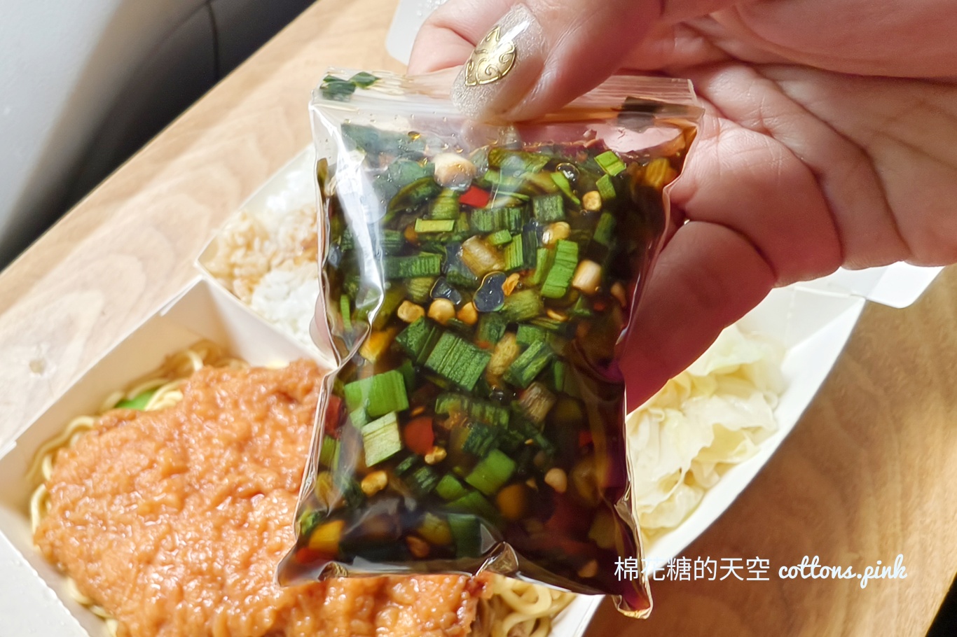 台中西屯路老店-金源興滷排骨炒麵份量足!韭菜辣椒才是重點啊~