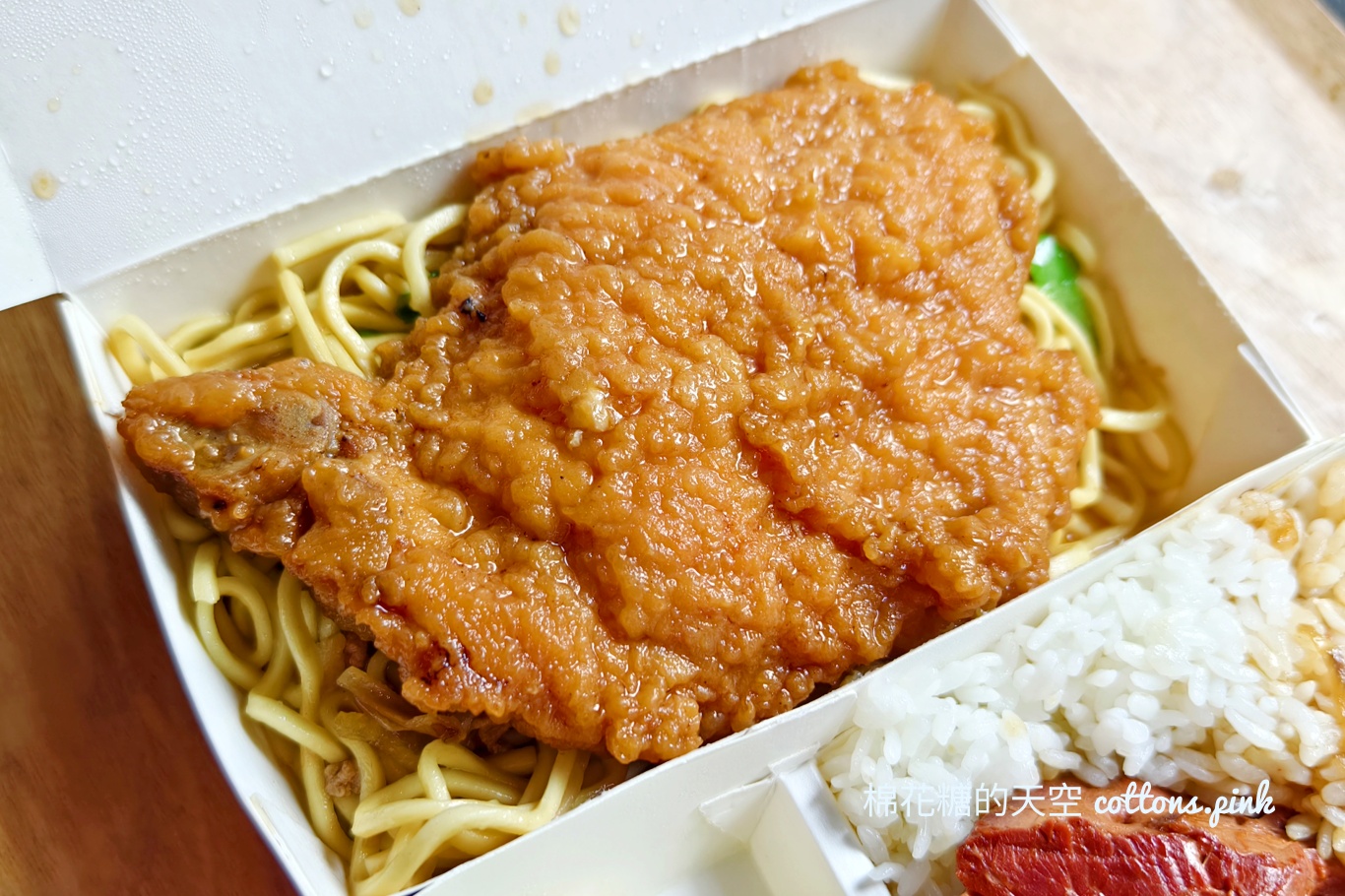 台中西屯路老店-金源興滷排骨炒麵份量足!韭菜辣椒才是重點啊~