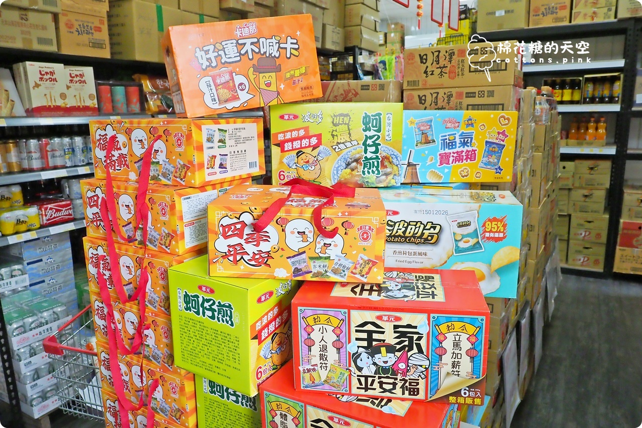 台中批發價囤零食泡麵！台灣e食館中元節特賣超好買~零食牆快來拍