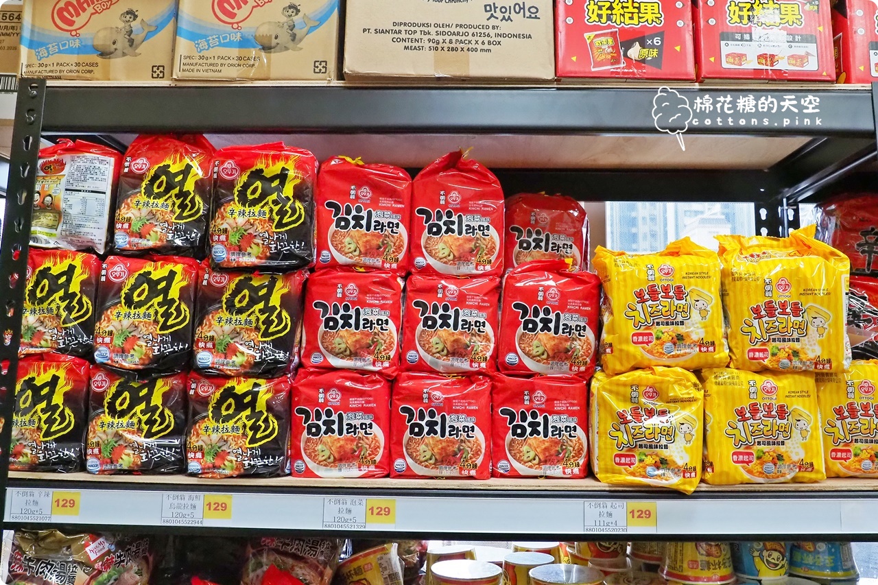 台中批發價囤零食泡麵！台灣e食館中元節特賣超好買~零食牆快來拍