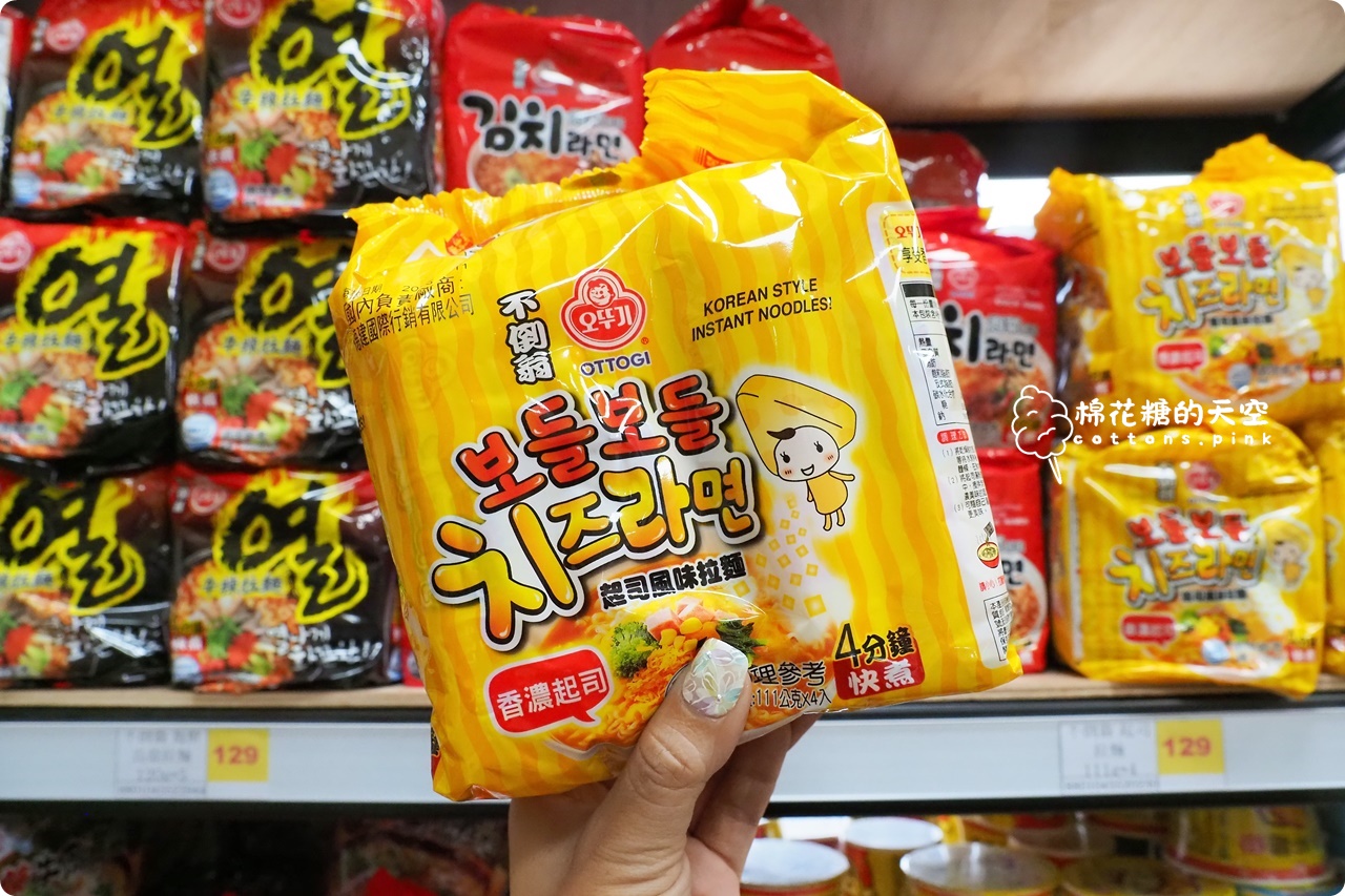 台中批發價囤零食泡麵！台灣e食館中元節特賣超好買~零食牆快來拍