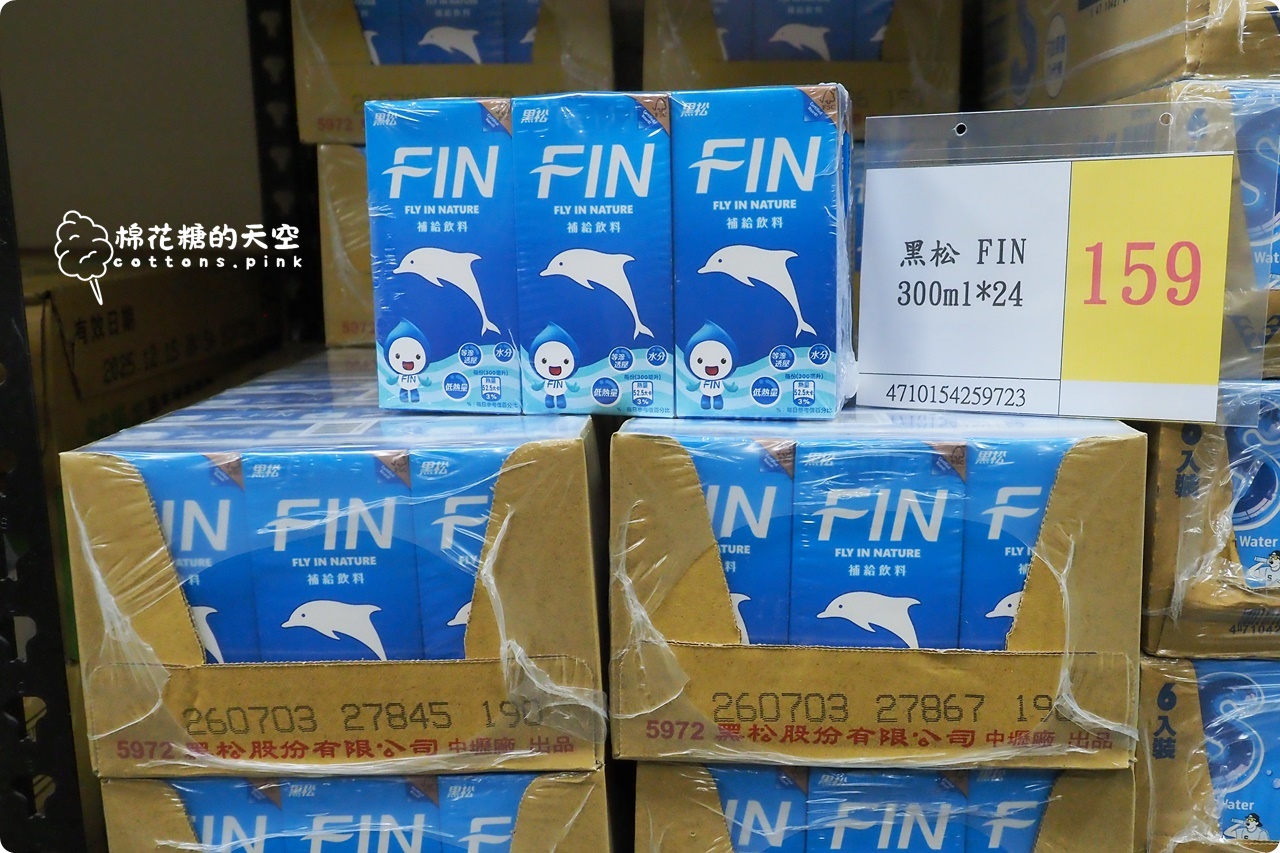 台中批發價囤零食泡麵！台灣e食館中元節特賣超好買~零食牆快來拍