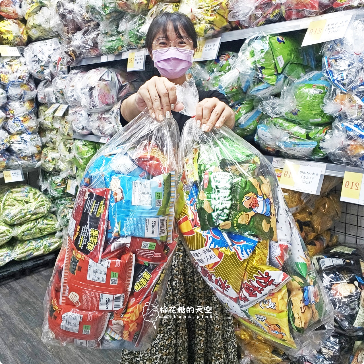 台中批發價囤零食泡麵！台灣e食館中元節特賣超好買~零食牆快來拍