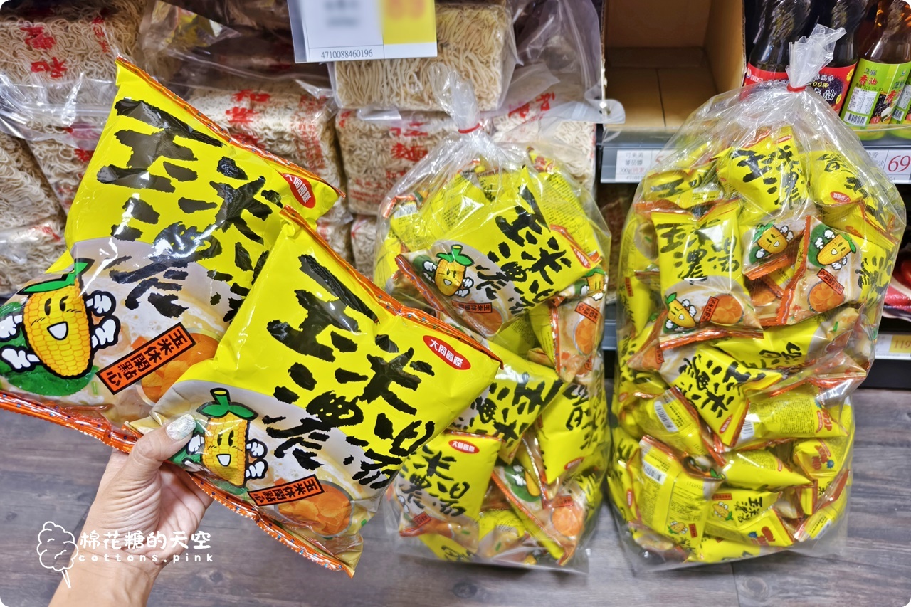 台中批發價囤零食泡麵！台灣e食館中元節特賣超好買~零食牆快來拍