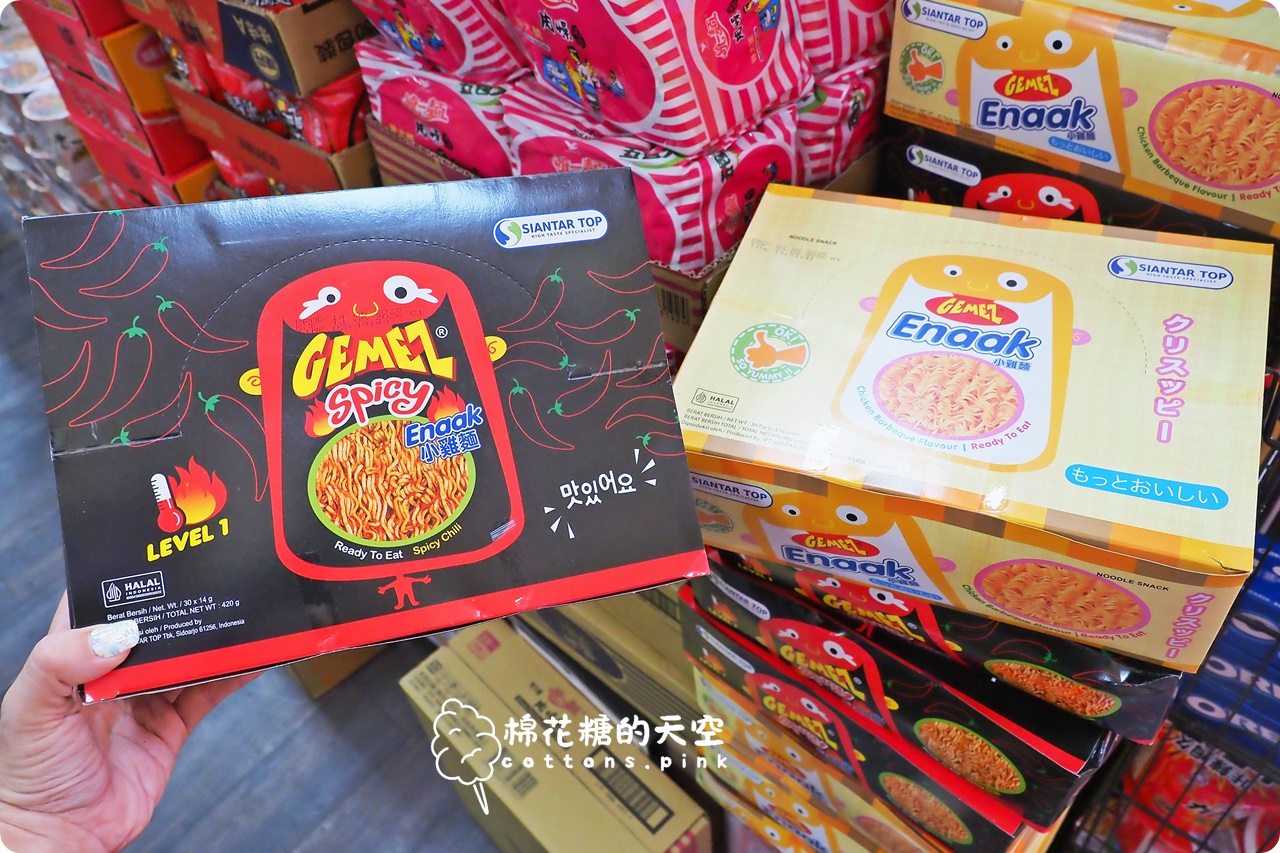台中批發價囤零食泡麵！台灣e食館中元節特賣超好買~零食牆快來拍