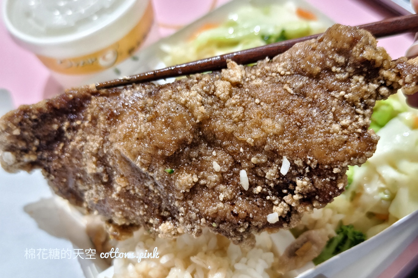台中人氣便當搬家啦！親子園食堂大份量蒜泥白肉每次打開都嚇到