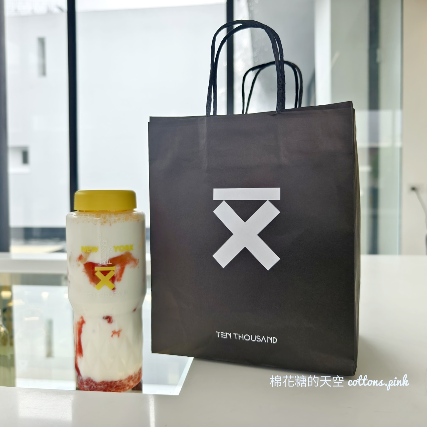 網路爆紅1L環保瓶現在不用排隊也買得到！搭配可頌還有優惠